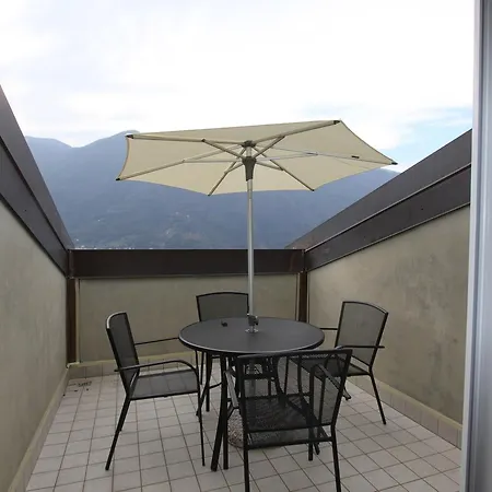 דירה Attic With Pool *
