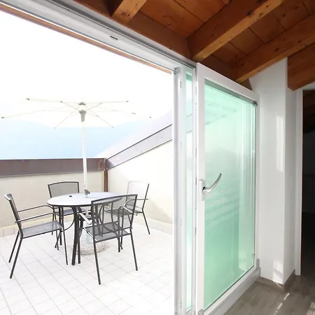 Attic With Pool דירה נסו