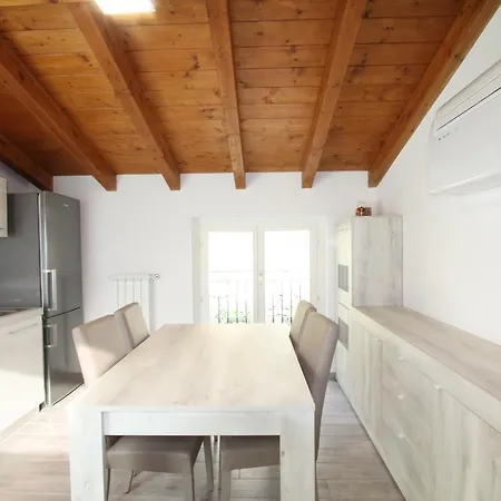 Attic With Pool דירה נסו