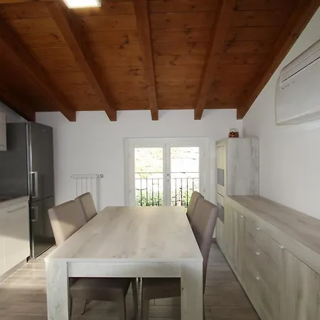 Attic With Pool דירה נסו